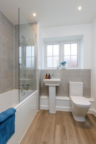 4 bedroom detached house to rent - Photo 3