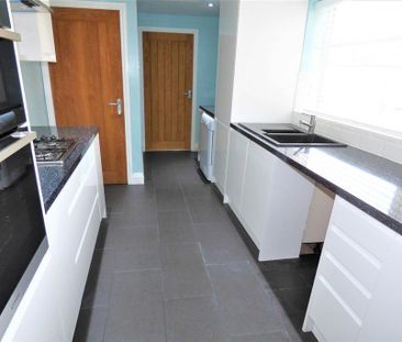3 bedroom flat to rent - Photo 5