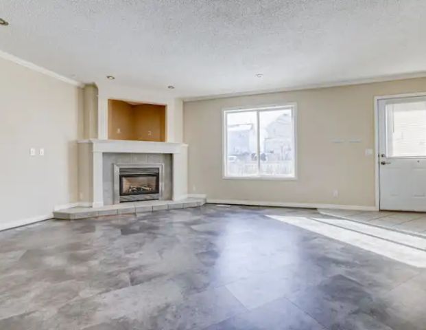UTILITIES INCLUDED BRIGHT SPACIOUS AND PRIVATE | Calgary - Photo 1