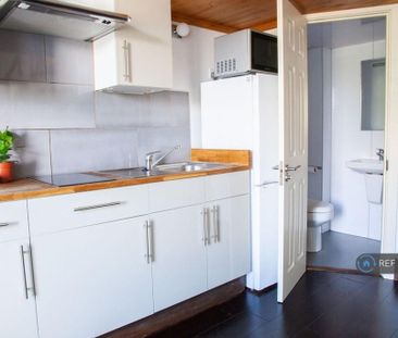 Studio to rent - Photo 5