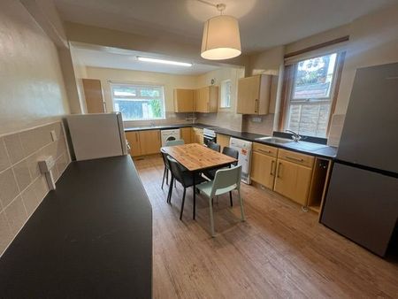 9 Bedroom Home – Student Let - Photo 2