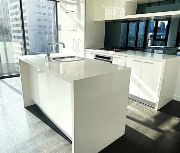 SILVERLEAF APARTMENT - TOP FLOOR LIVING WITH STUNNING CITY VIEWS! - Photo 2