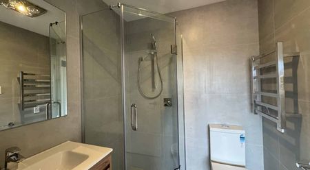 Three bedroom Henderson - Photo 5