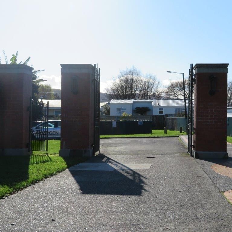 Peaceful Bedsit - Photo 1