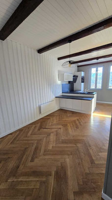 APPARTEMENT 2.5PCES + BUREAU AVEC CACHET REFAIT A NEUF - Photo 1