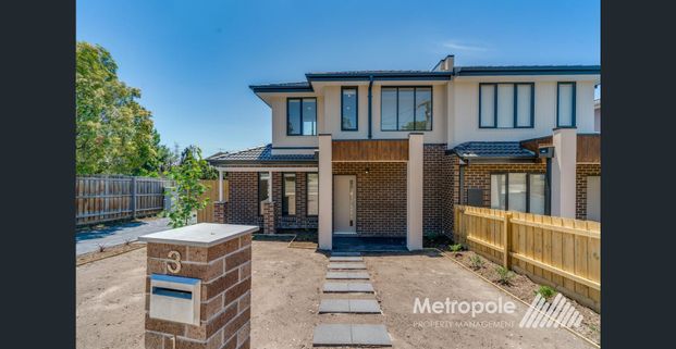 OVERSIZED TOWNHOUSE - Photo 1