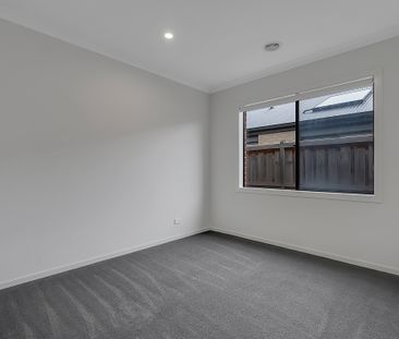 18 Poe Circuit, Officer VIC 3809 - House For Rent | Domain - Photo 3