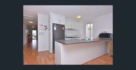 A neat little number! - Photo 5