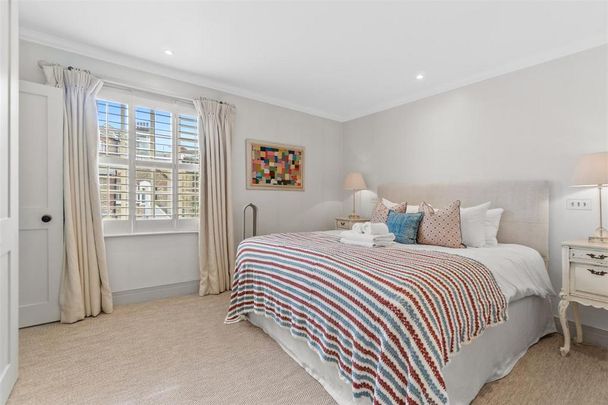 3 bedroom mews to rent - Photo 1