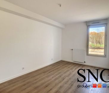 T3 AVEC TERRASSE, JARDIN ET DEUX PARKINGS - Photo 3