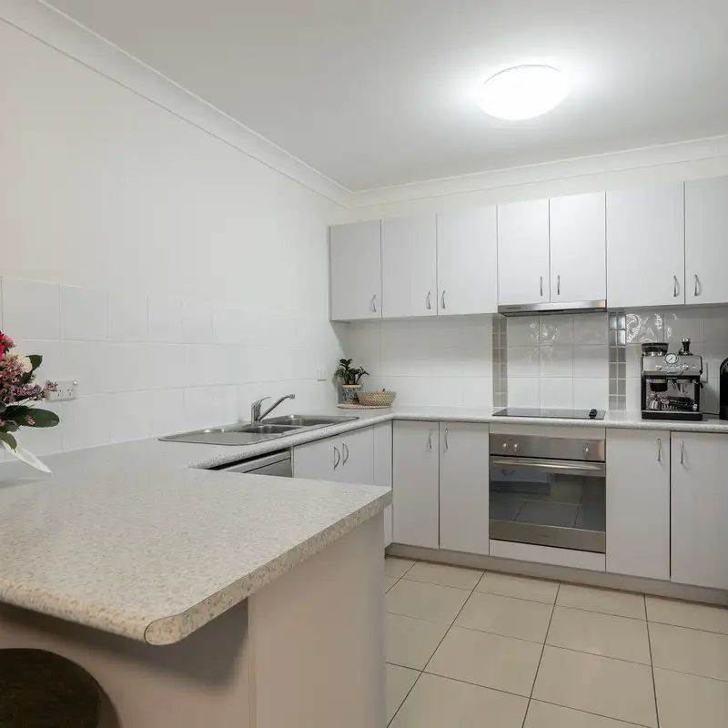 “Perfectly Positioned property” - Photo 1