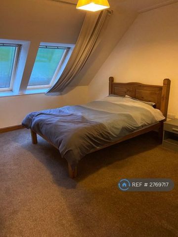 3 bedroom flat to rent - Photo 3