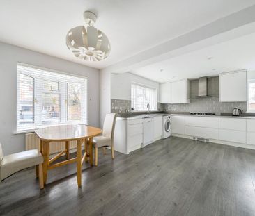 4 bedroom link detached house to rent - Photo 5