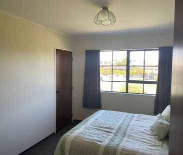 Large 4 bed home with bonus large rumpus room - Photo 4