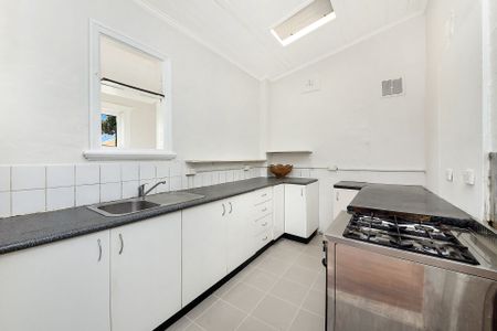 Free-standing home with large yard - Photo 3