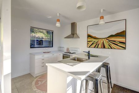 Elevated Bay Views - Photo 3