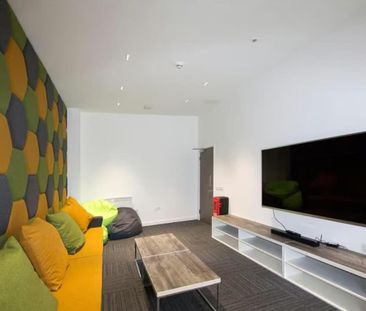 1 bedroom in a flat share to rent - Photo 1