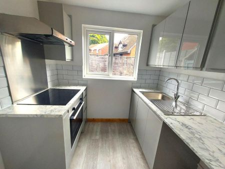 1 bedroom semi-detached house to rent - Photo 2