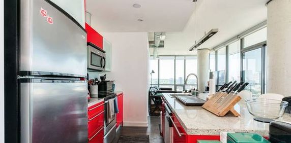 SPACIOUS 2+1 BDRM CORNER UNIT IN THE HEART OF THE DISTILLERY DISTRICT! - Photo 2