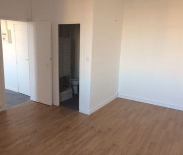 Appartement 1 pièces 30m2 MARSEILLE 7EME 516 euros - Photo 2