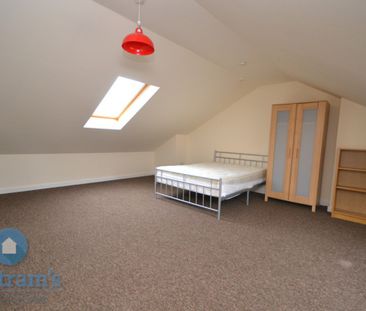 3 bed Flat for Rent - Photo 6