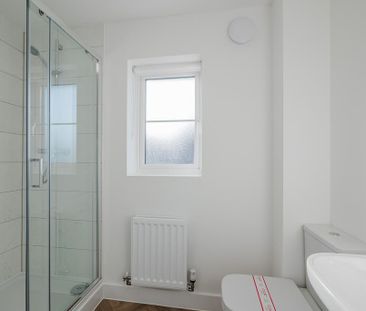 4 bedroom detached house to rent - Photo 4