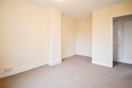 Well-presented 2 bedroom mid terrace Victorian house for rent in the popular village of Oakington with excellent access to the A14 & local amenities close by. Enclosed Patio garden. GCH. Unfurnished. - Photo 2