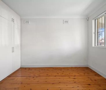 Spacious three-bedroom home - Photo 2