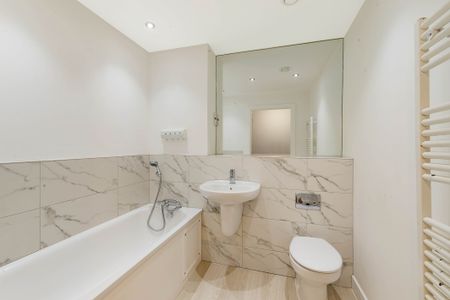 Fitzgerald House, St. Georges Grove, London, SW17 flat to rent - Photo 5