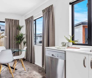 Low Maintenance 2 Bedroom Townhouse - Photo 3