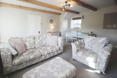 3 bedroom House To Let - Photo 3