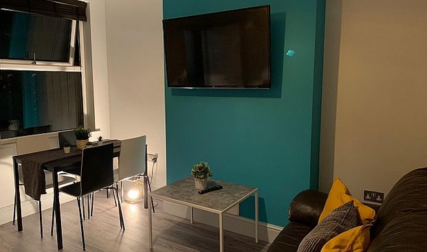 Superb Renovated Four Bedroom Student Property - Photo 1