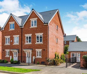3 bedroom town house to rent Kingsman Drive, Botley, SO32 - Photo 3
