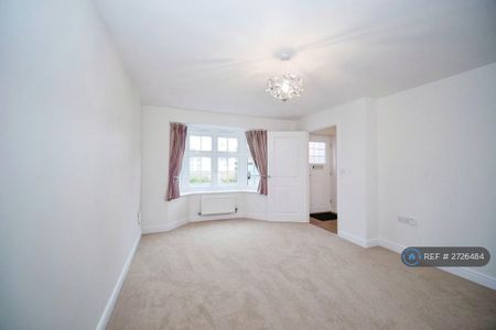 3 bedroom detached house to rent - Photo 2