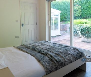 6 bedroom detached house to rent - Photo 2