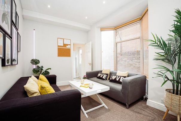 5 bedroom terraced house to rent - Photo 1