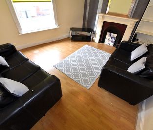 4 bedroom House in Thornville Street, Leeds - Photo 3