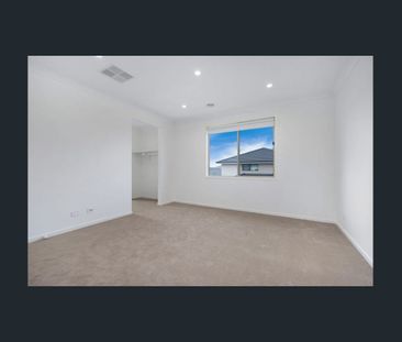 Modern Family Home in a Prime Officer Location - Photo 1