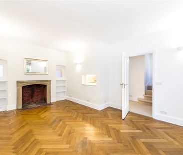 A spacious mews house that offers flexible accommodation in a quiet... - Photo 1