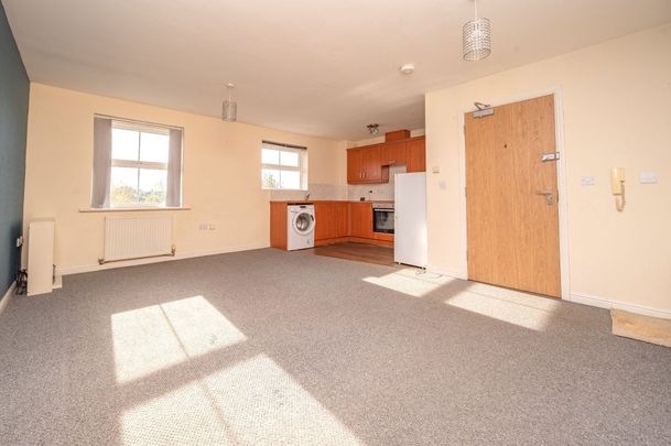 2 bedroom flat - Photo 1
