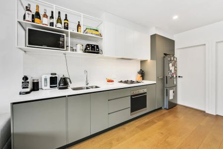 STYLISH TWO BEDROOM LIVING IN PRIME CHELTENHAM LOCATION - Photo 4