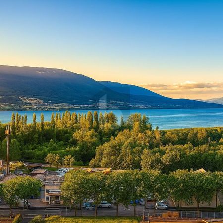 VUE IMPRENABLE SUR LE LAC ET LA VILLE - Photo 4
