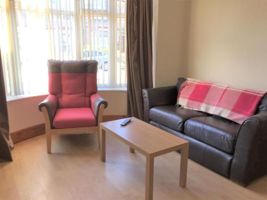 3 bedroom private hall to rent - Photo 1