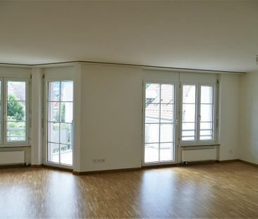 Renovierte 4.5-Zi. Maisonettewohnung mit Balkonen & Parkplätze - Foto 1