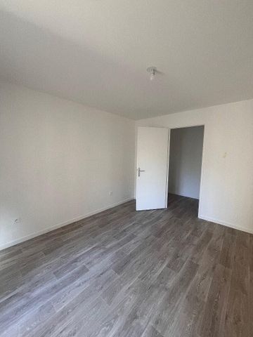 location Appartement T4 DE 80.7m² À BOBIGNY - Photo 2