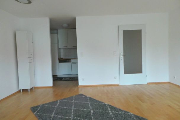 Bestlage-nahe Stadtzentrum, sanierte 2 ZI mit großem Balkon und Carport - Foto 1