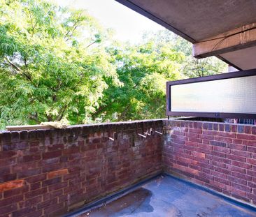 1 bedroom in a flat share to rent - Photo 1