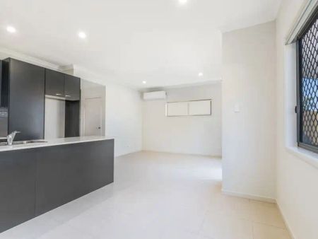 “Top Quality Townhouse Available - $500 Per Week Increasing to $625 Per Week on 02/07/2026” - Photo 3