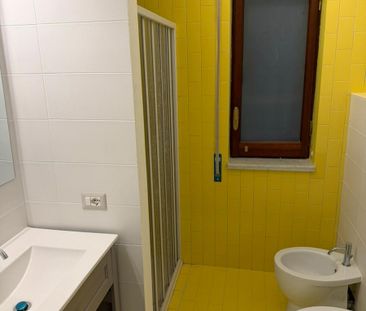 Rione alto - Stanza con bagno uso esclusivo - Photo 4