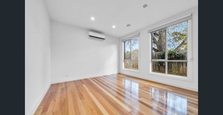Near New Townhouse in Prime Mount Waverley Location - Photo 2